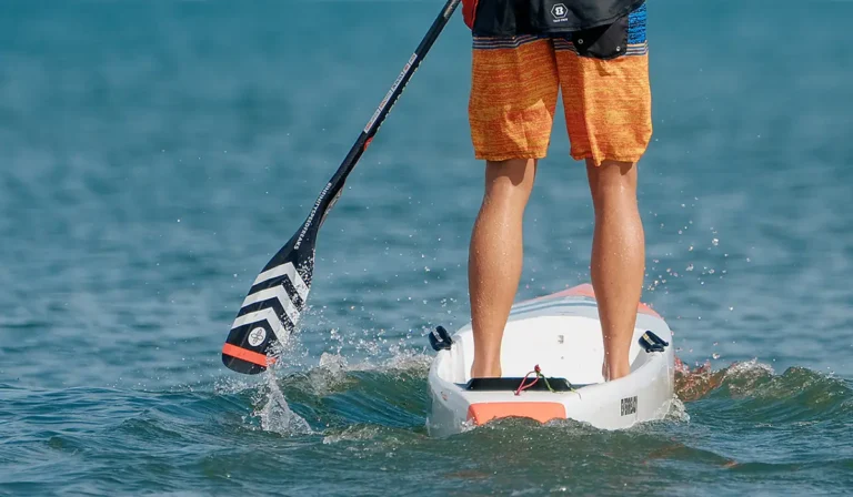 Donato Freens using the Infinity SynergyX paddle made by Black Project SUP